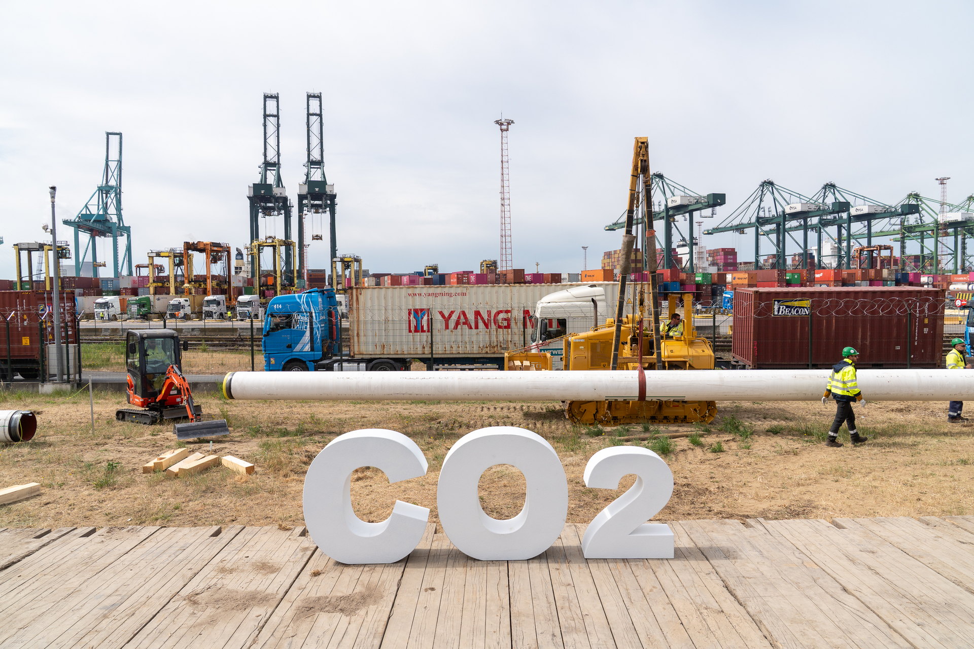 Works in Antwerp port area for c-grid Antwerp CO2 pipeline network.