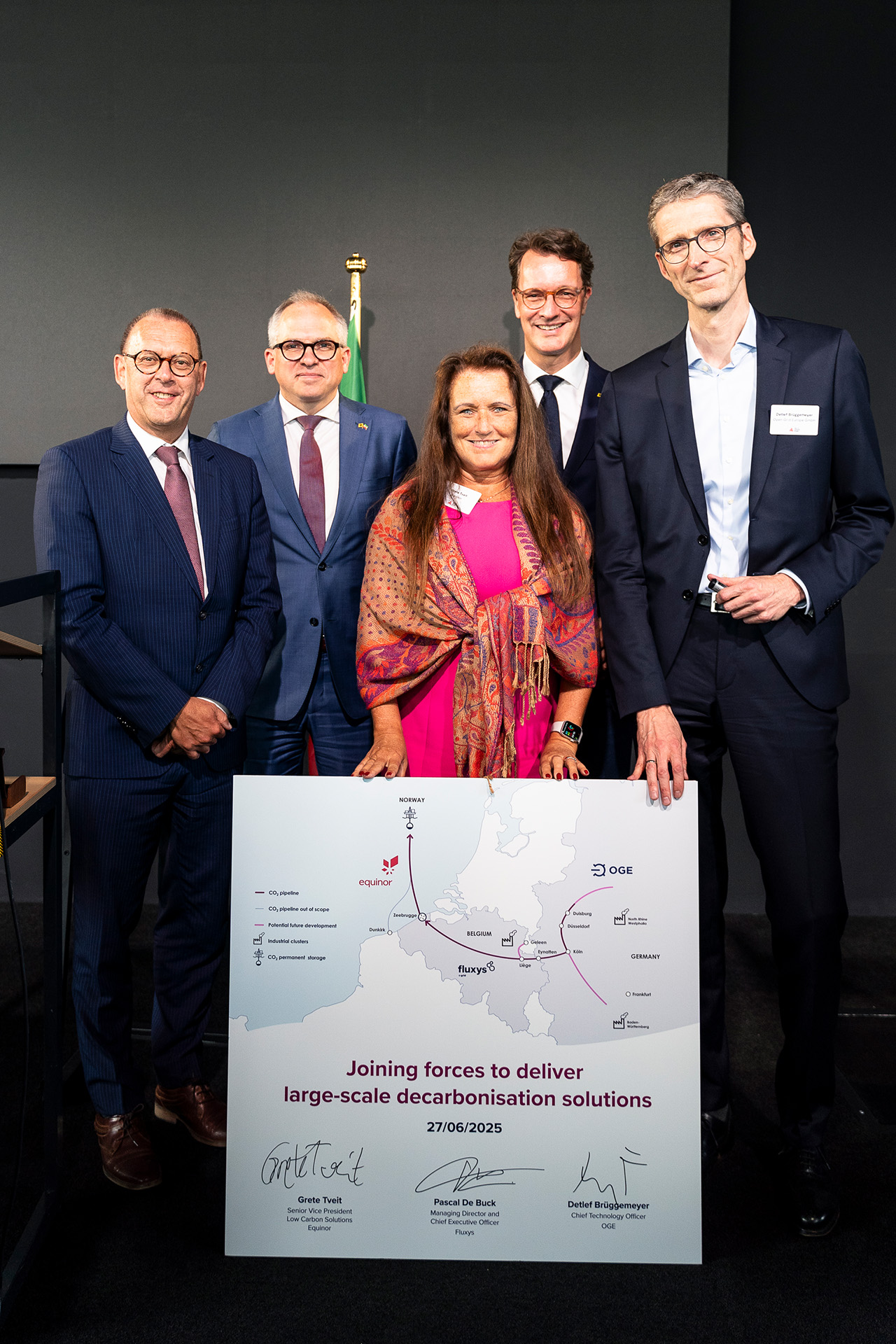 MoU signing ceremony with Pascal De Buck, Matthias Diependaele, Grete Tveit, Hendrik Wüst, Detlef Brüggemeyer.